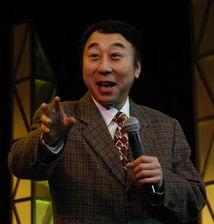 相声冯巩个人资料,相声界的笑星传奇，幽默人生精彩回顾